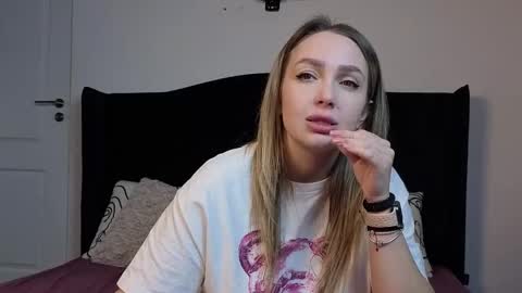 AnnaMaee online show from February 24, 11:08 pm