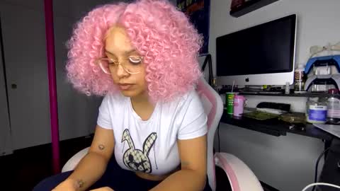 xStarGazingx online show from March 14, 9:57 am