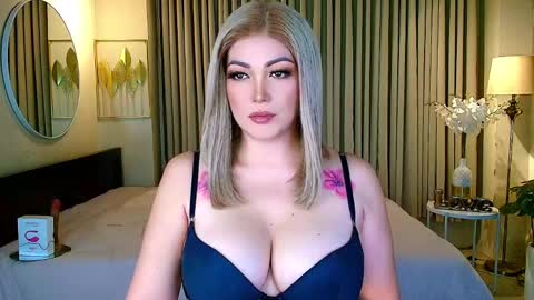 Snapshot of xxbedroombeautyxx chatting on October 15, 12:03 am MISS NATALIA online show from October 15, 12:03 am