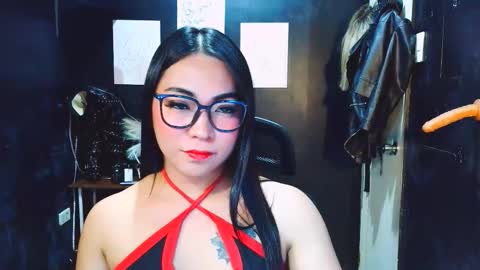 xxirene online show from March 1, 10:30 am