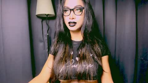 Lara online show from December 3, 8:01 pm