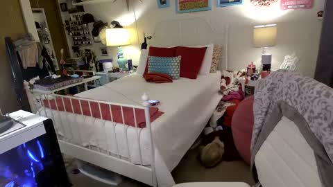 Strawberry Jane online show from February 10, 3:24 am