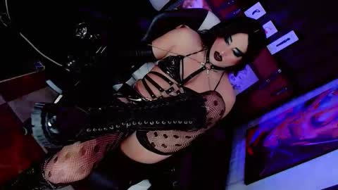 yarethrousss online show from May 12, 7:06 am