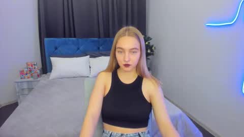 Snapshot of yasminasage chatting on December 5, 8:17 pm Yasmina online show from December 5, 8:17 pm