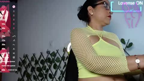 yaya____ online show from March 2, 10:16 pm