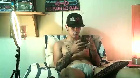 yeisoncastellanos1999 online show from April 4, 7:10 pm