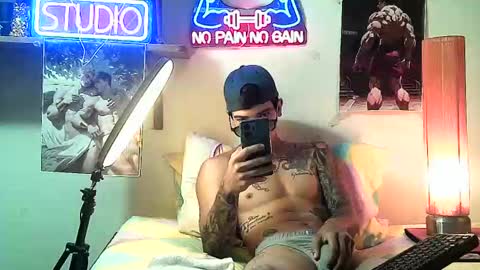 yeisoncastellanos1999 online show from November 14, 6:43 pm