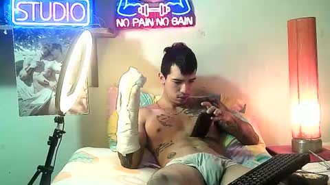 yeisoncastellanos1999 online show from January 6, 11:31 pm