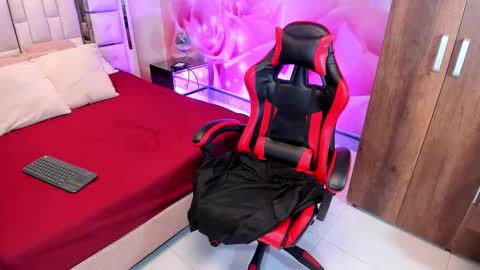 yelena  online show from December 15, 1:51 pm