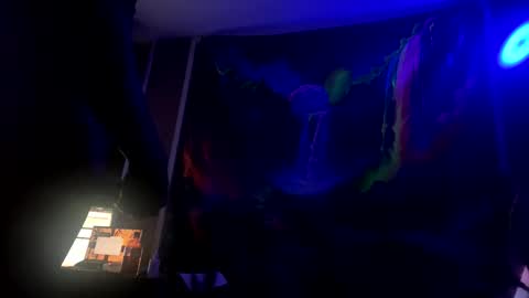 Ella Ts online show from April 16, 6:02 am