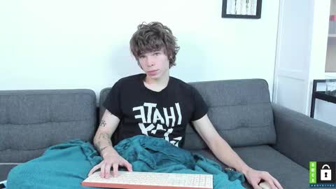 Snapshot of yen2025 chatting on October 12, 7:45 am Yen online show from October 12, 7:45 am