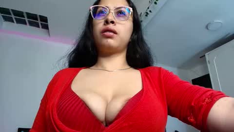 yesie_hot2 online show from March 17, 1:10 am