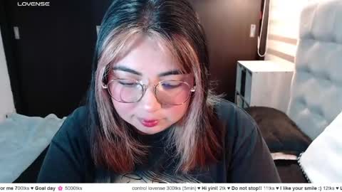hii i am yini online show from April 17, 2:47 am