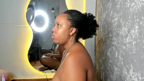 roxie reyes  online show from April 9, 11:38 am