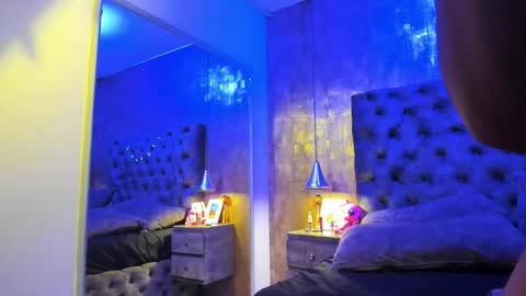 yiyisandoval online show from November 10, 10:12 pm