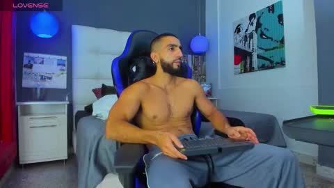 Yiyo online show from November 16, 7:10 am