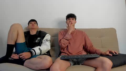 yizus_bonz online show from June 8, 4:08 pm