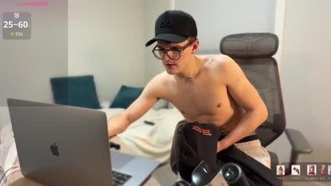 yngdesire1 online show from February 22, 5:44 am