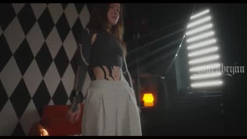 ynnenbrynn online show from February 27, 7:01 am