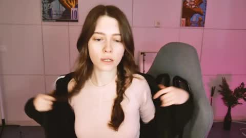 yoka_paradoxxx online show from March 22, 9:02 am