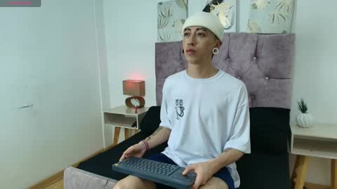 Yoshua Smith online show from April 4, 7:54 pm