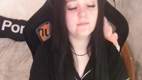 your_8a8y online show from February 1, 9:39 am