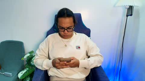 your_dreamgirlxxx69 online show from June 24, 7:48 am