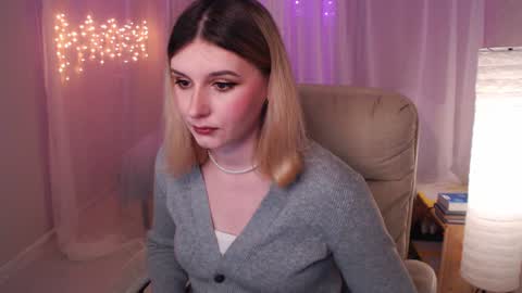 Freya online show from December 28, 3:04 pm