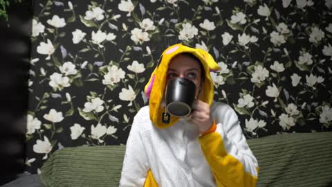 Snapshot of your_little_flexible_girl chatting on February 7, 9:15 pm Meri online show from February 7, 9:15 pm