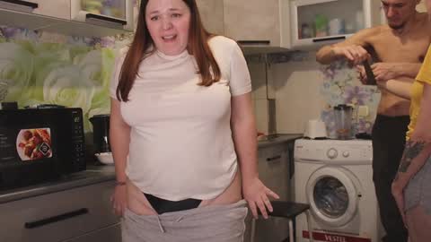 Snapshot of your_madhurricane chatting on December 13, 12:17 pm Daria and Lesia online show from December 13, 12:17 pm