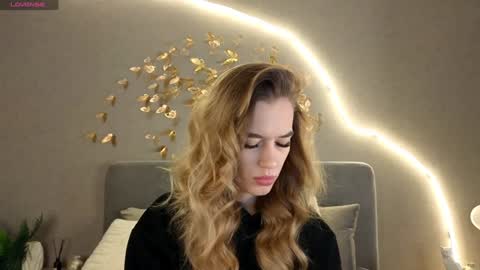 Jessica Loyd online show from February 1, 2:58 am