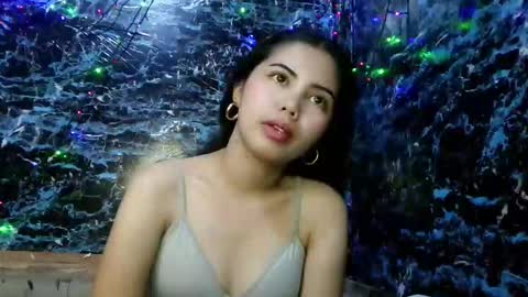 your_petite_miah07 online show from March 9, 7:02 am