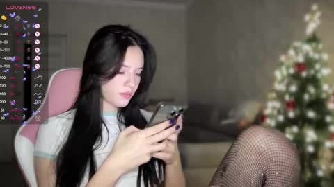 Snapshot of your_sweet_angel_ chatting on January 17, 5:41 pm Mia  online show from January 17, 5:41 pm