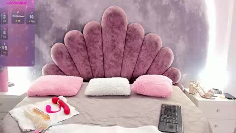 Zoe  online show from March 18, 4:07 am