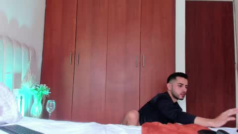 Snapshot of yourboynextdoor1 chatting on February 17, 5:34 pm YOURBOYNEXTDOOR online show from February 17, 5:34 pm