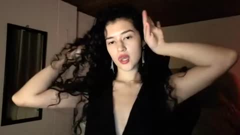 yourdreamgirl2025 online show from July 1, 12:52 am