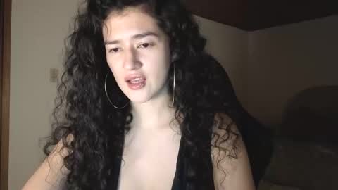 yourdreamgirl2025 online show from February 27, 12:47 am