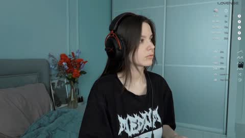 Snapshot of yourher0in chatting on February 3, 2:58 am Aida online show from February 3, 2:58 am