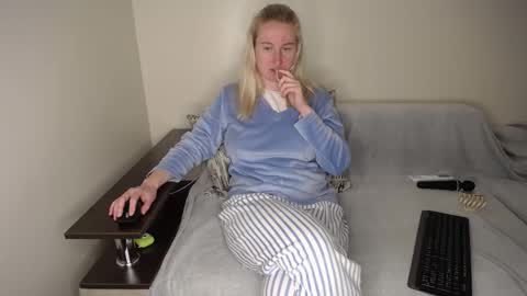 Iamyourdream online show from April 22, 9:44 pm