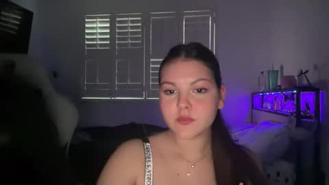 yourmila1 online show from March 1, 1:32 am