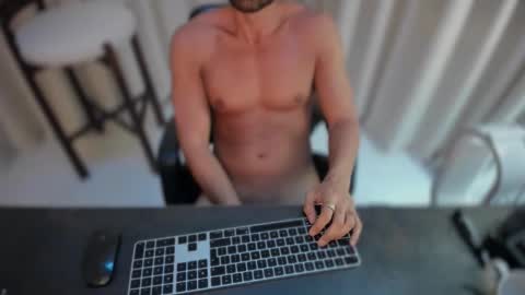 yoursfrenchsubmissiveslutguytr online show from May 27, 7:00 pm