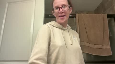 yourstrulylivy online show from September 30, 4:39 pm