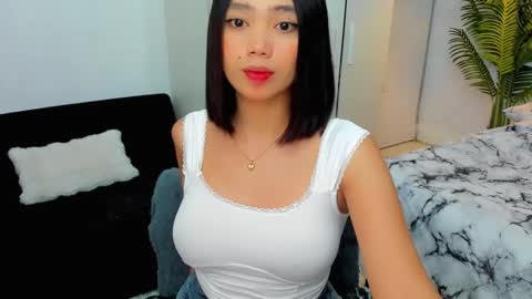 YowgineTheGreat online show from February 26, 12:38 pm