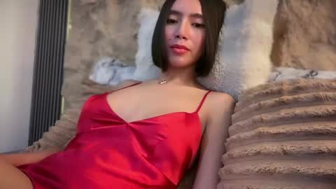 YowgineTheGreat online show from May 6, 8:20 am