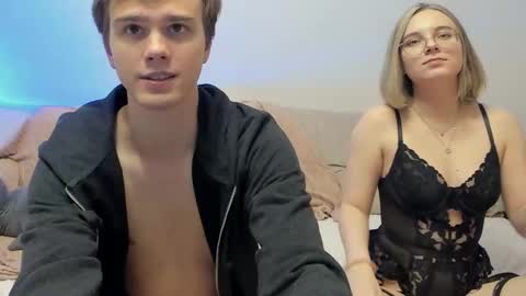 Yue Lang and Samm online show from November 16, 6:43 pm