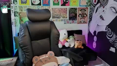    rawr   Anne Independent model      online show from February 20, 8:22 pm