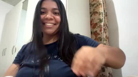 Yuli and SaraIndependent model online show from November 19, 3:28 am