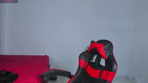 yumi_hanna online show from April 2, 4:31 am