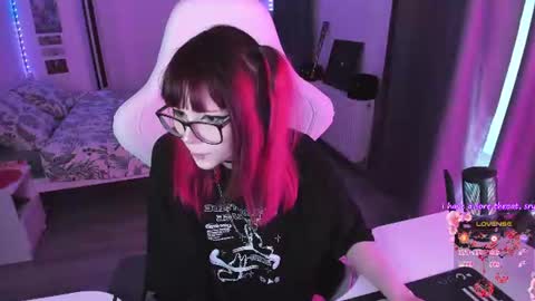 Yumi 3 online show from August 6, 2:04 pm