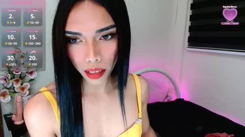 yumieholly online show from October 11, 5:27 pm